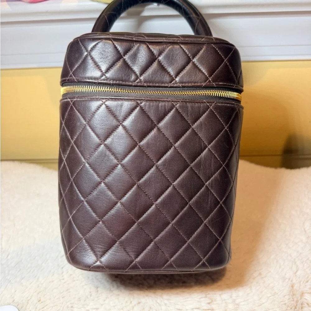 Authentic Vintage CHANEL Matelasse Dark Brown Lambskin Vanity Bag - Picture 5 of 16